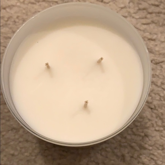 Marshmallow Fireside candle. - Picture 2 of 4